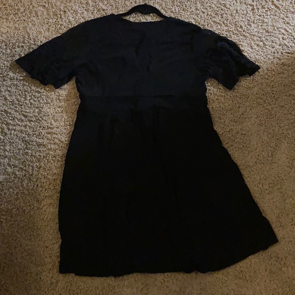 Black dress with lace sleeves - Picture 3 of 4